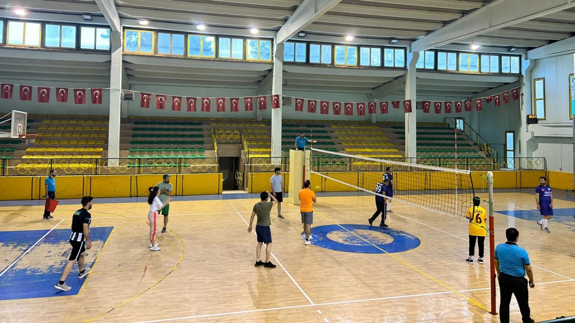 Şanlıurfa İl Milli Eğitim Müdürlüğü tarafından düzenlenen voleybol turnuvasına okulumuz öğretmenleriyle birlikte katılım sağladık